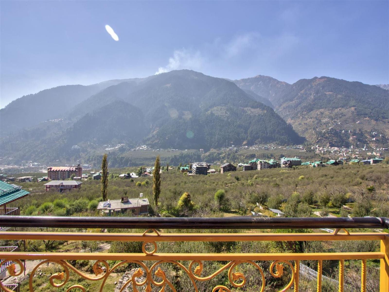Golden Peak Manali Hotel Exterior photo